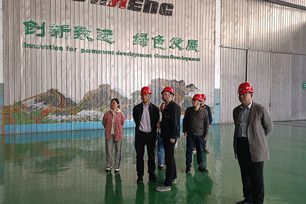 強(qiáng)化對(duì)外交流，深化校企合作